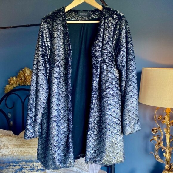 Stunning Minkpink Silver and Black Shimmery Mermaid Scales Fuzzy Jacket - Picture 7 of 12